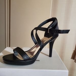 Daisy Fuentes Black Heels